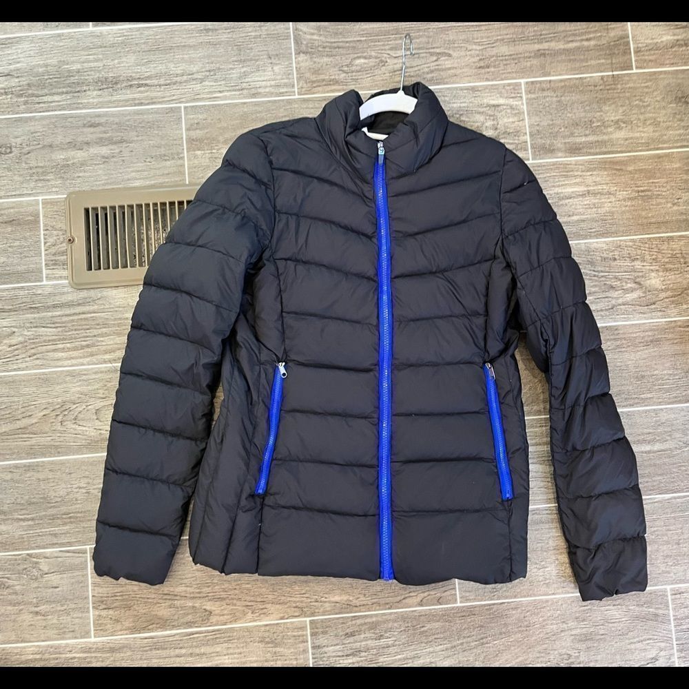 𝅺Fabletics  jacket. Size medium. Brand new condition. Black/blue. Zip up. - Picture 3 of 16